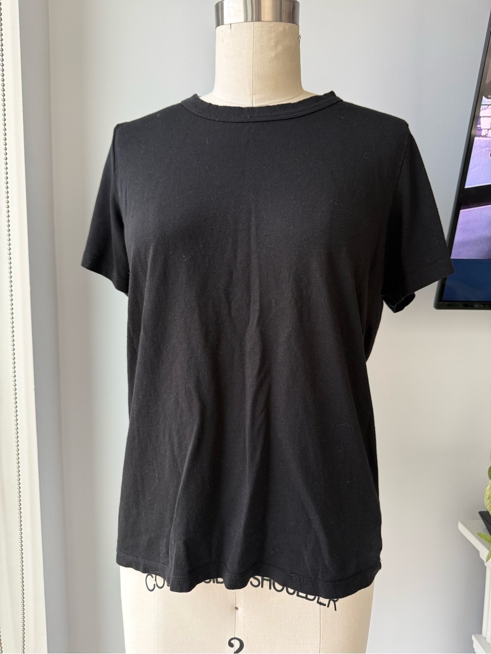 Aritzia Sunday Best Black Short Sleeve Tee